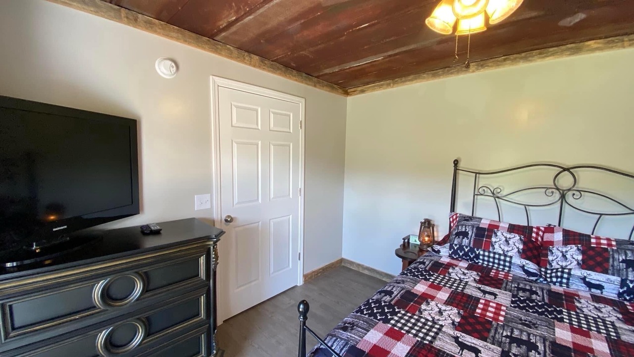 Photo of Bedroom in Max Meadows