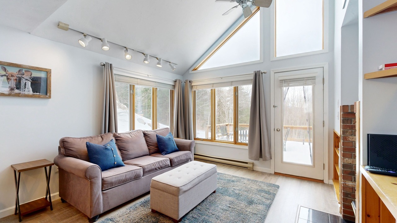 Photo of Livingroom in Thornton
