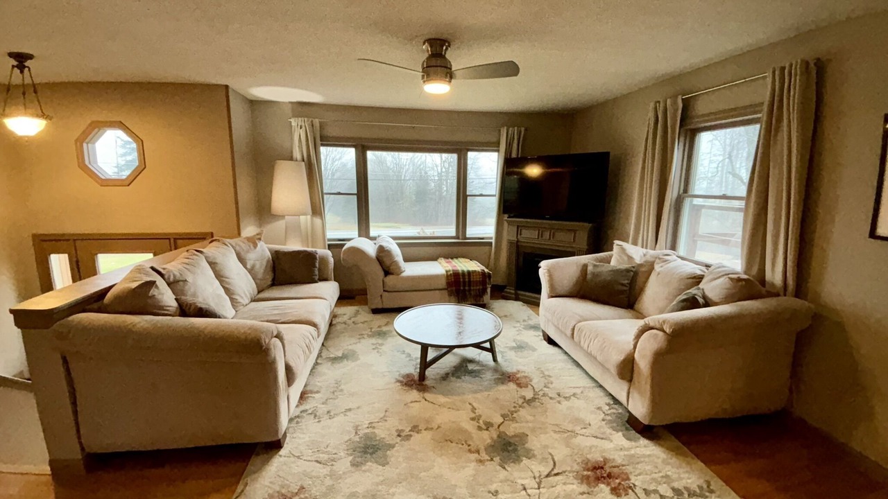 Photo of Livingroom in East Burke