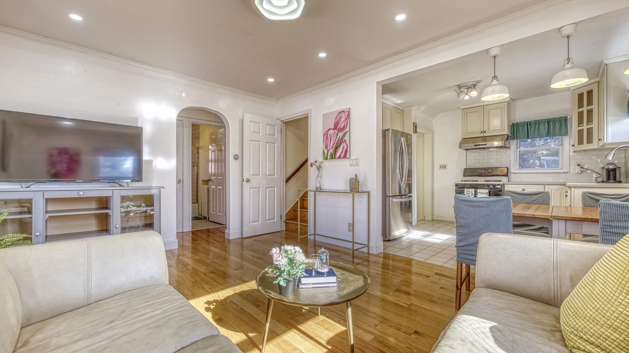 Photo of Livingroom in Glen Head
