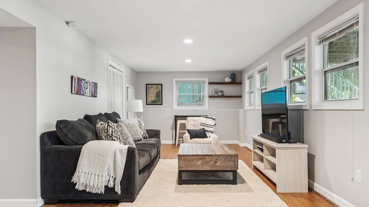 Photo of Livingroom in Belmont