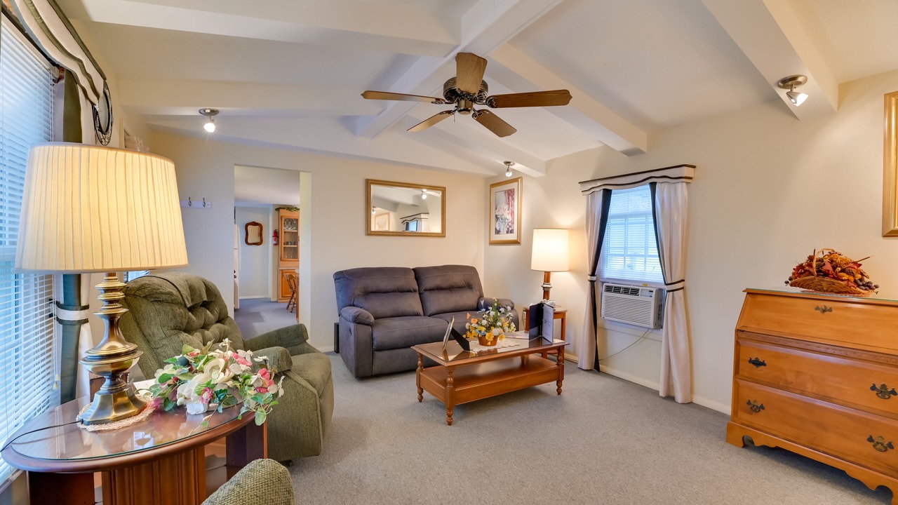 Photo of Livingroom in Lakemont