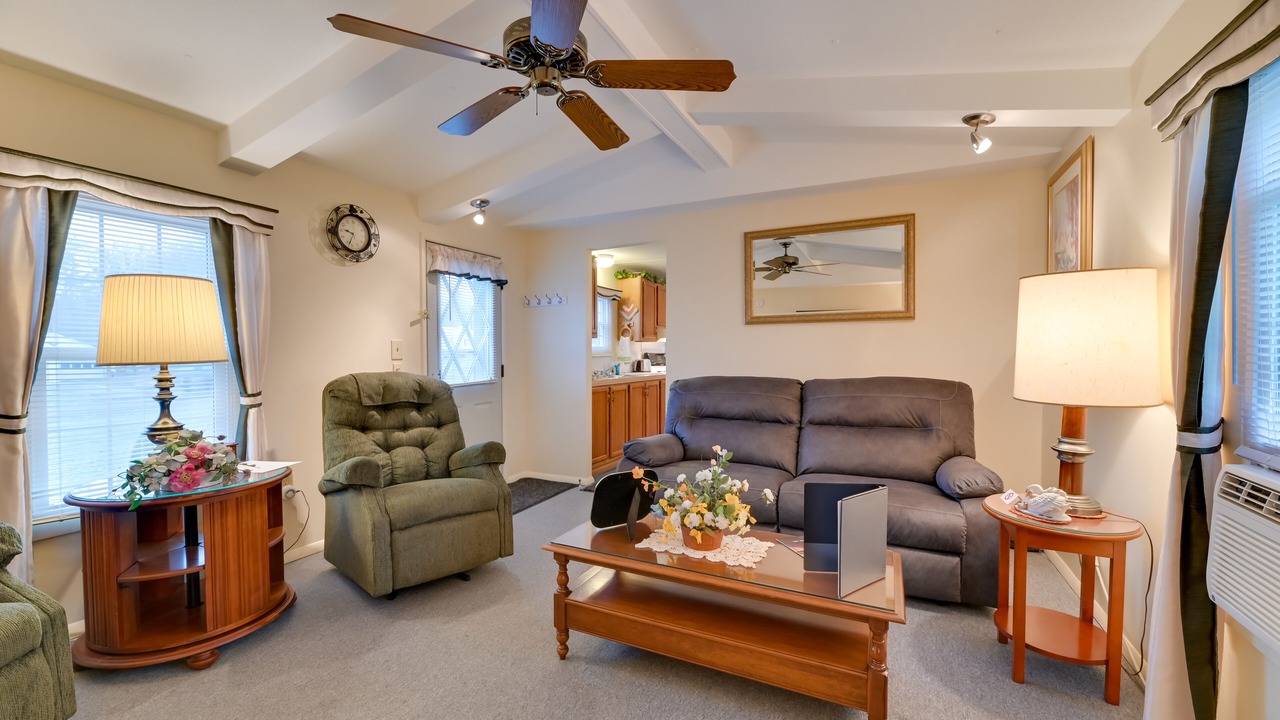 Photo of Livingroom in Lakemont