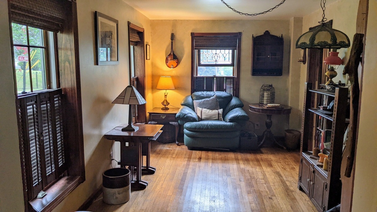 Photo of Livingroom in Williamsville
