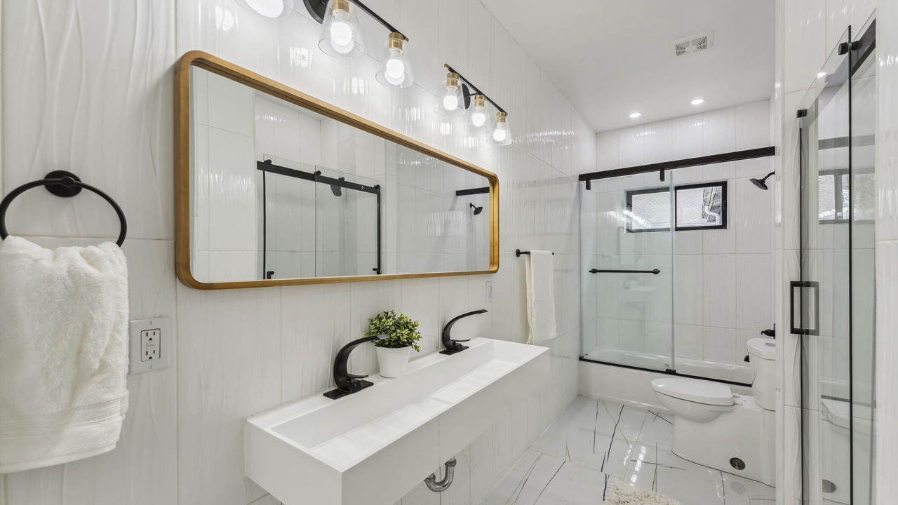 Photo of Bathroom in Downtown Columbus