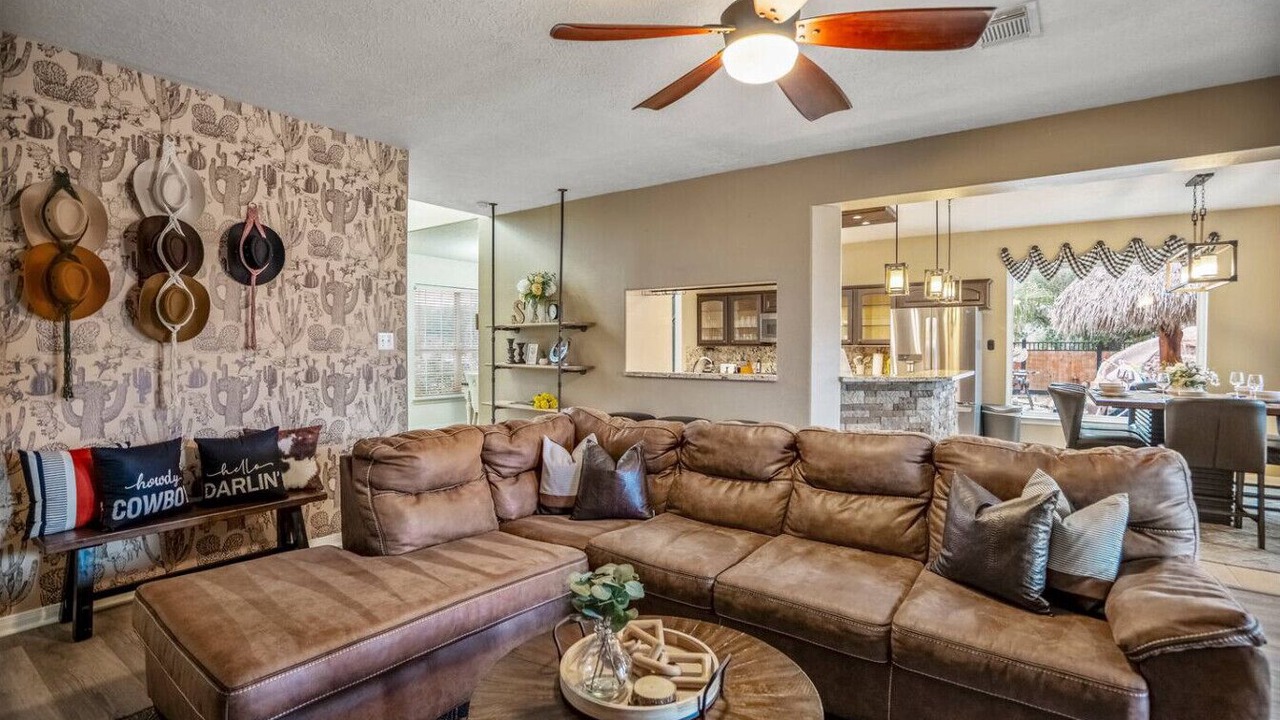 Photo of Bedroom in Alvin