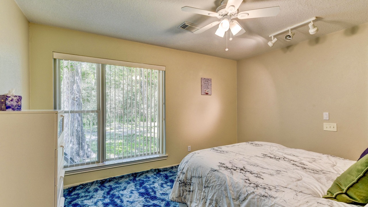 Photo of Bedroom in Damon