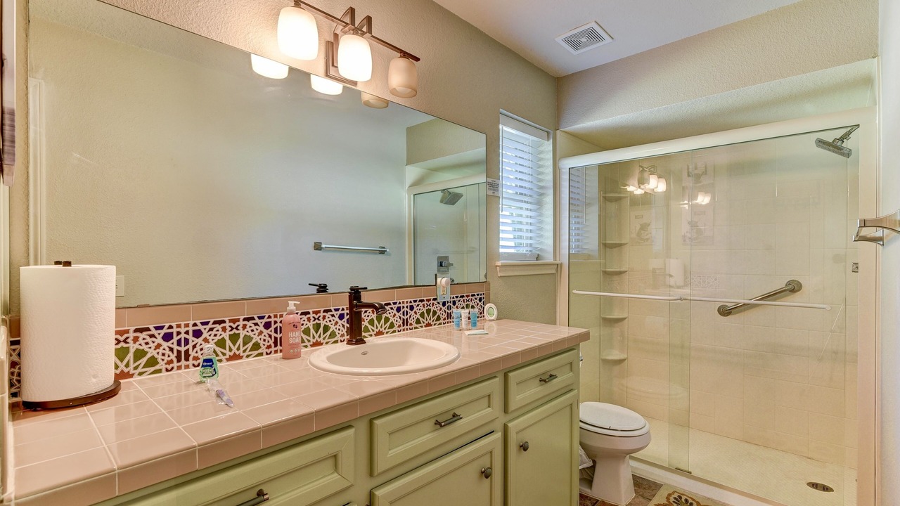Photo of Bathroom in Damon