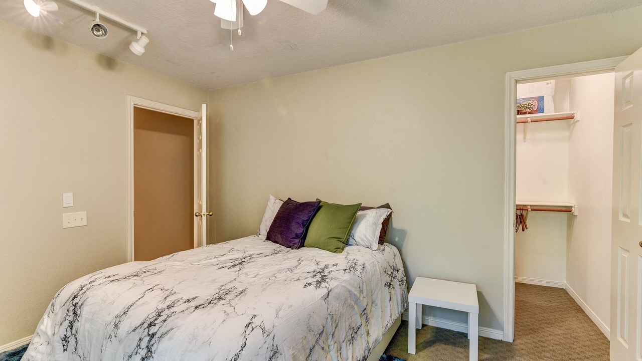 Photo of Bedroom in Damon