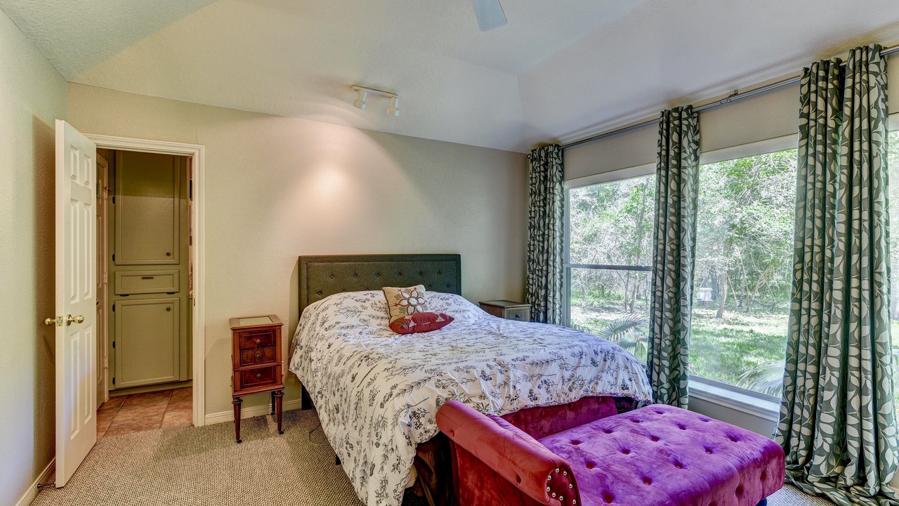 Photo of Bedroom in Damon