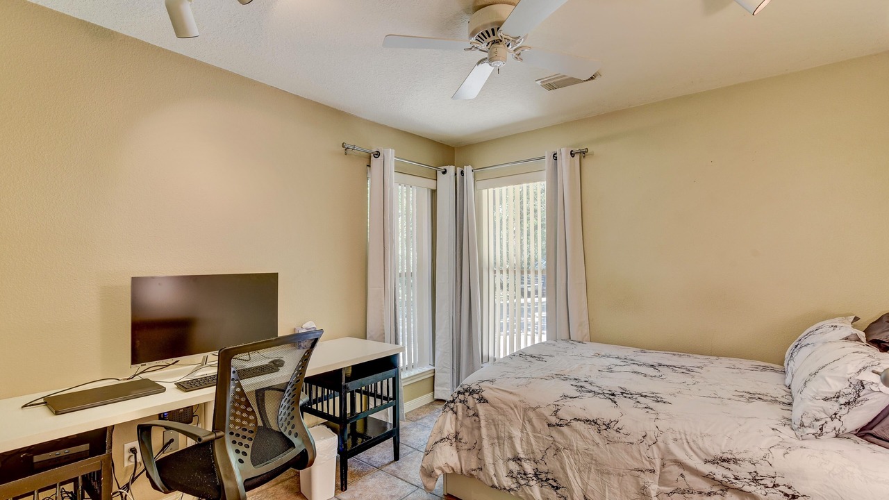 Photo of Bedroom in Damon