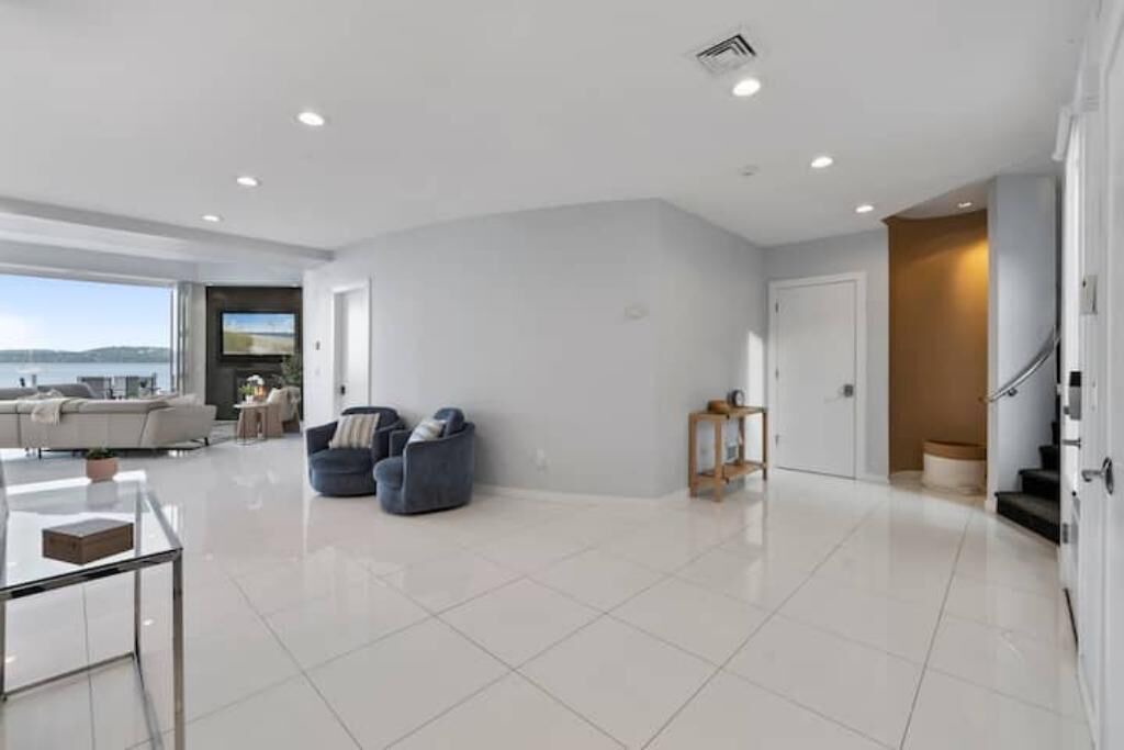 Photo of Livingroom in Town of Orangetown