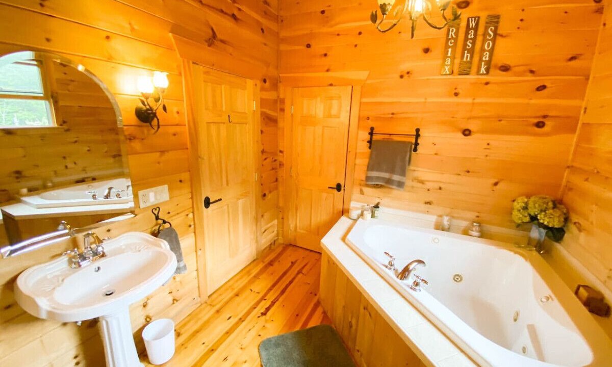 Photo of Bathroom in Center Conway