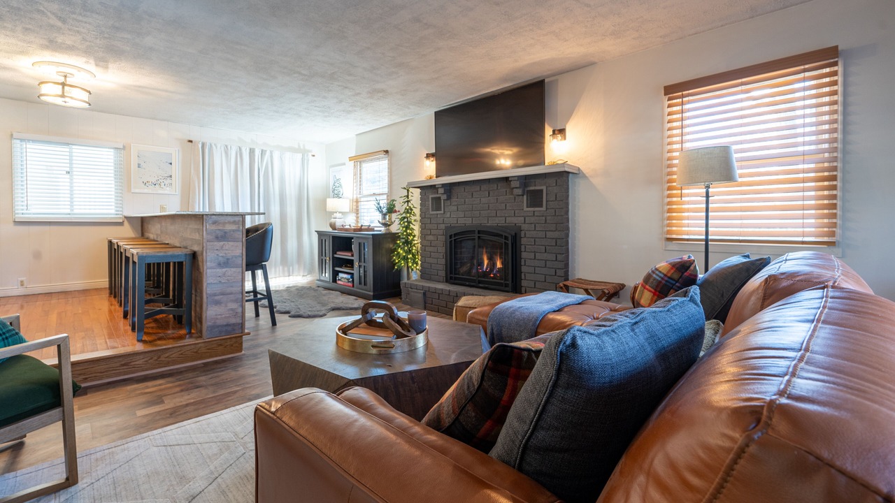 Photo of Livingroom in Queensbury