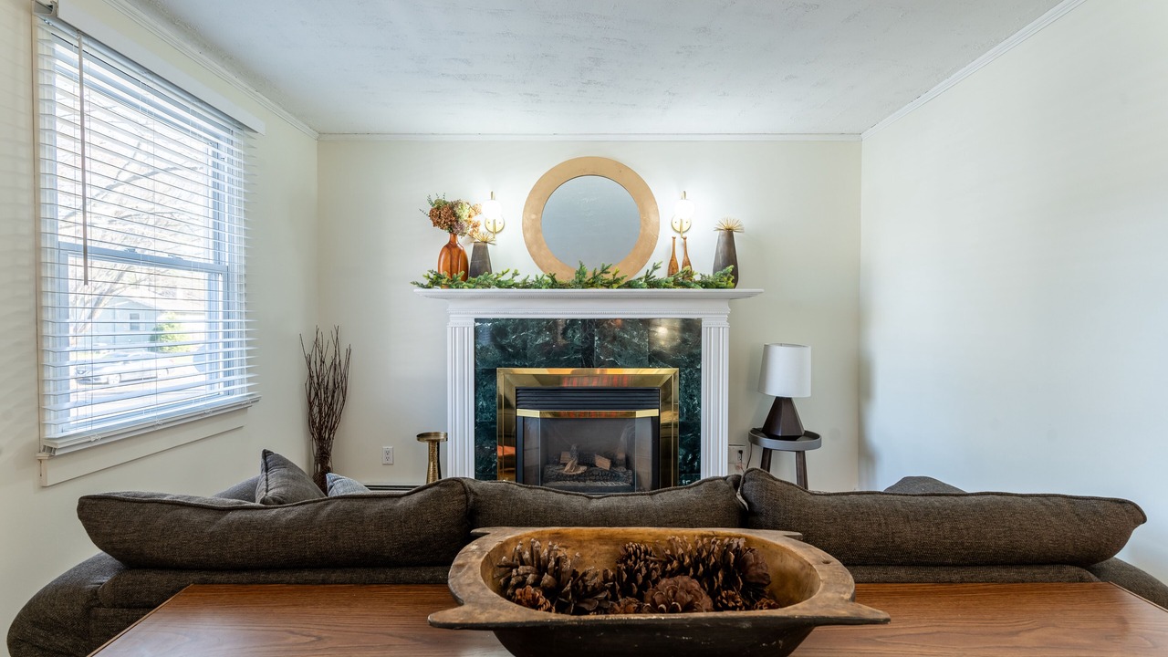 Photo of Livingroom in Queensbury