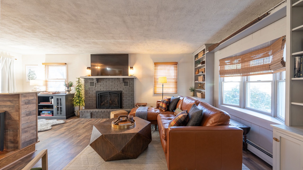Photo of Livingroom in Queensbury