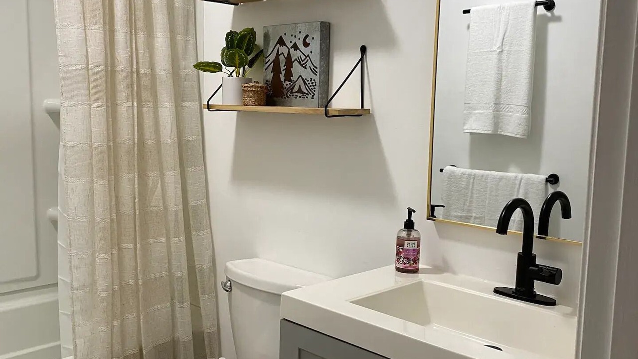 Photo of Bathroom in Linden