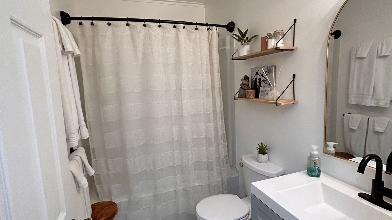 Photo of Bathroom in Linden