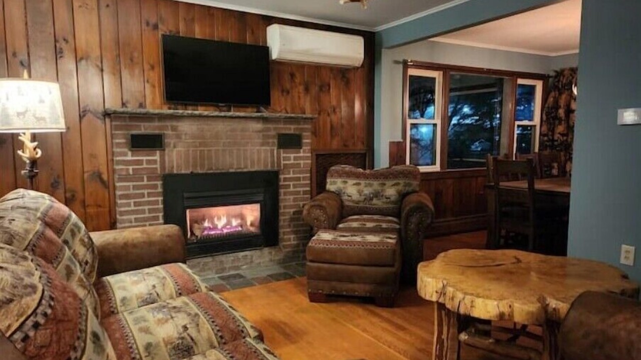 Photo of Livingroom in Queensbury