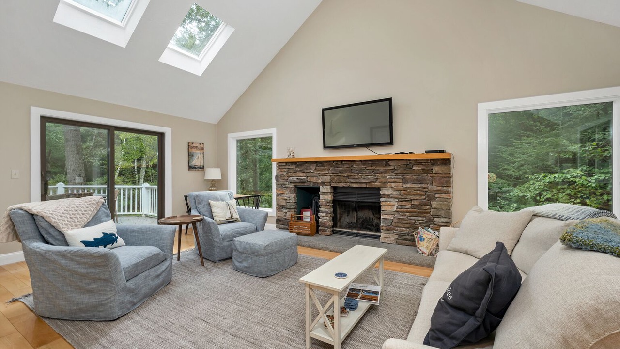 Photo of Livingroom in Moultonborough