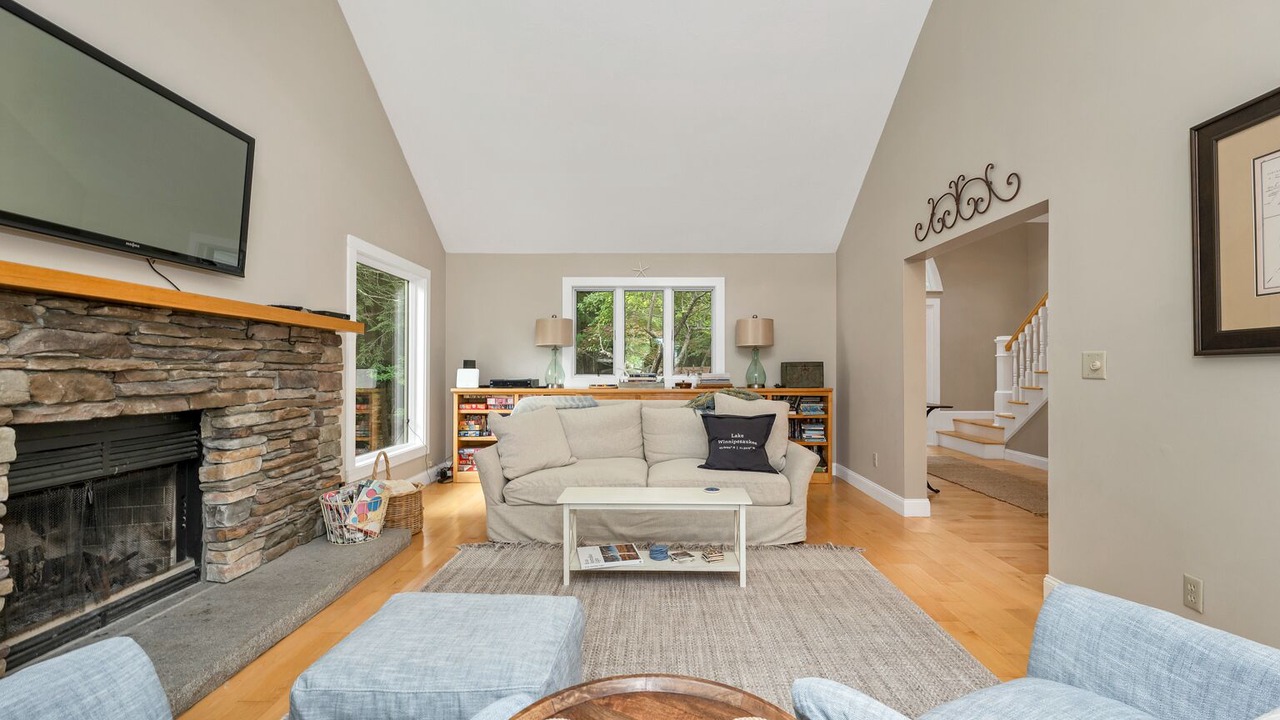 Photo of Livingroom in Moultonborough