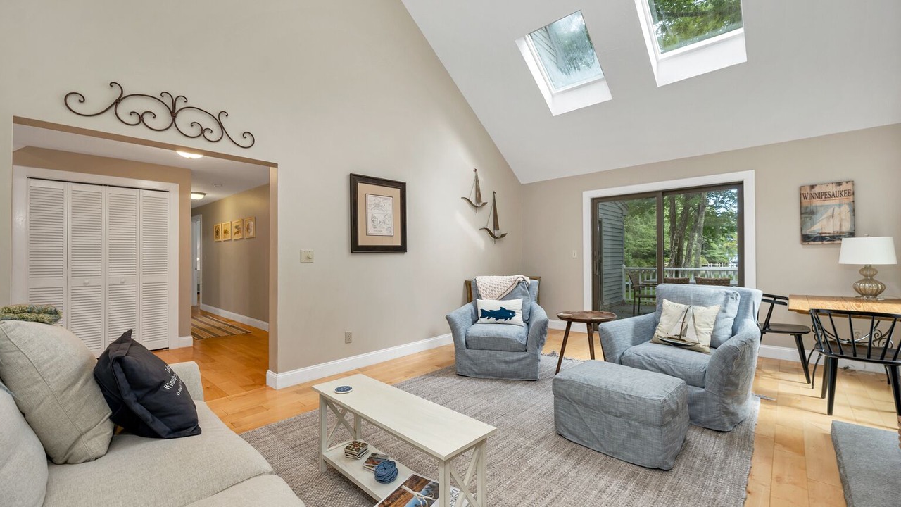 Photo of Livingroom in Moultonborough