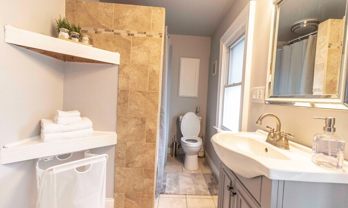 Photo of Bathroom in Oakley