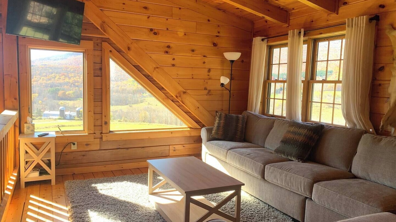 Photo of Livingroom in Roxbury