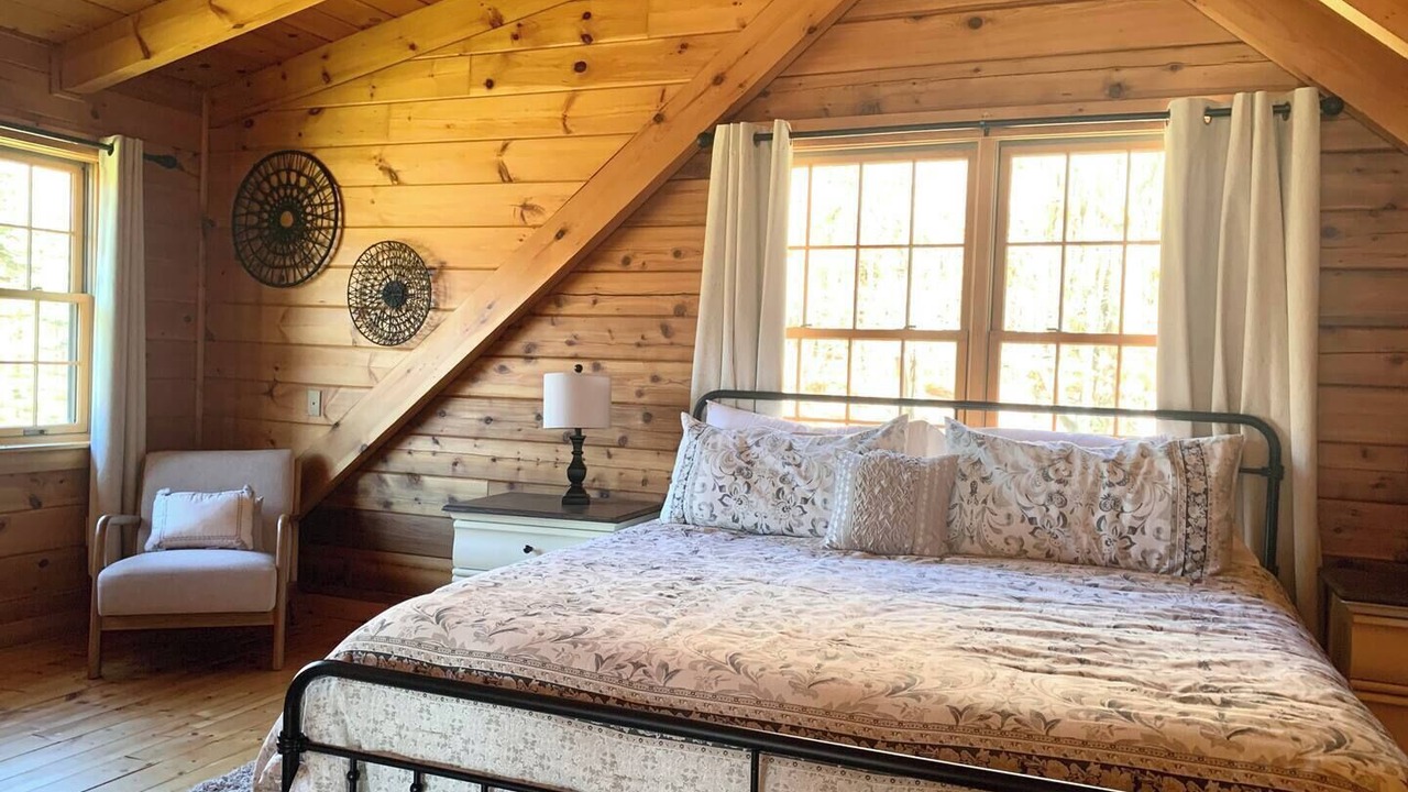 Photo of Bedroom in Roxbury