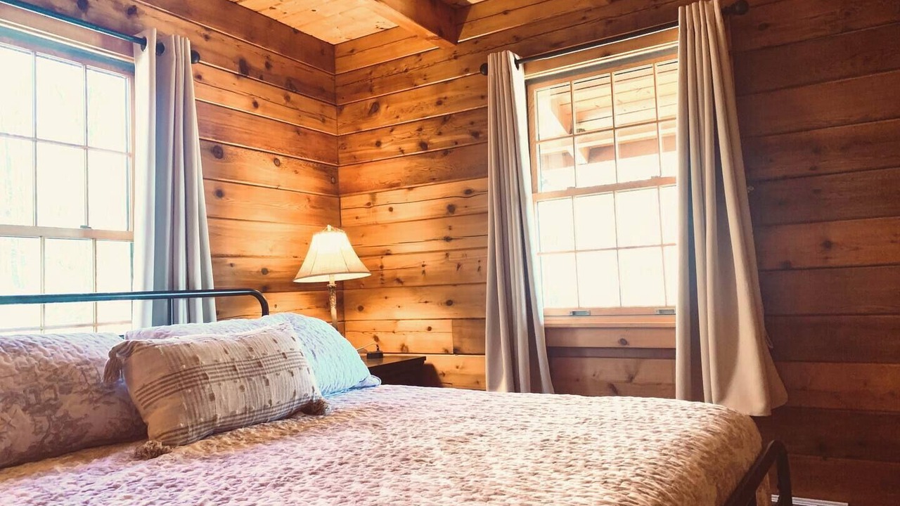 Photo of Bedroom in Roxbury