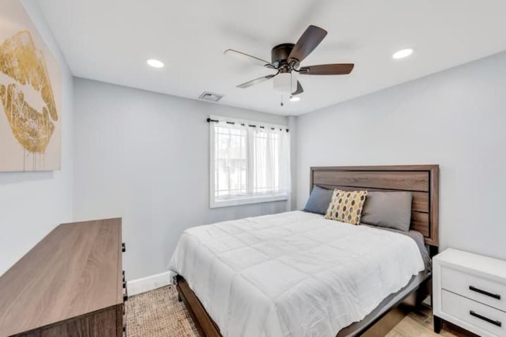 Photo of Bedroom in Alden Manor