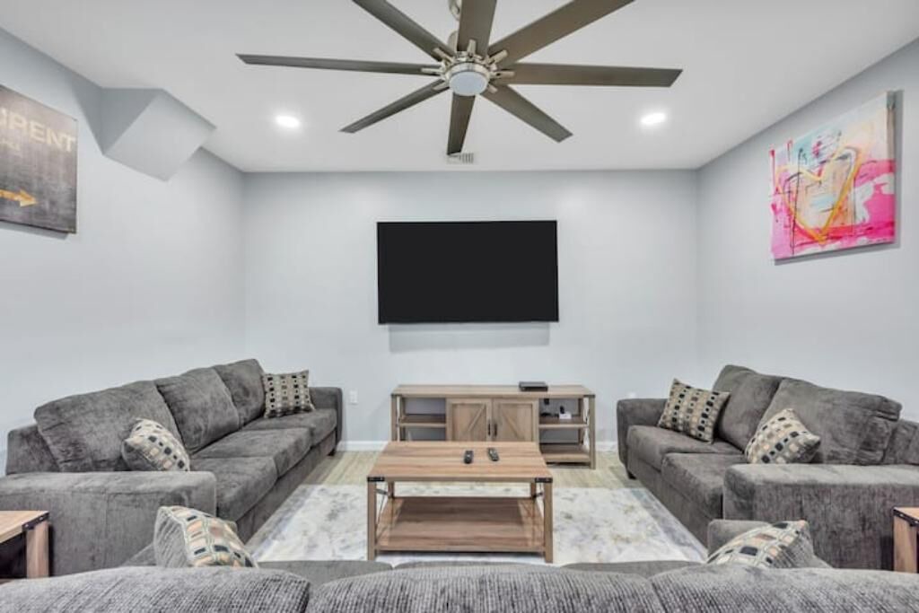 Photo of Livingroom in Alden Manor