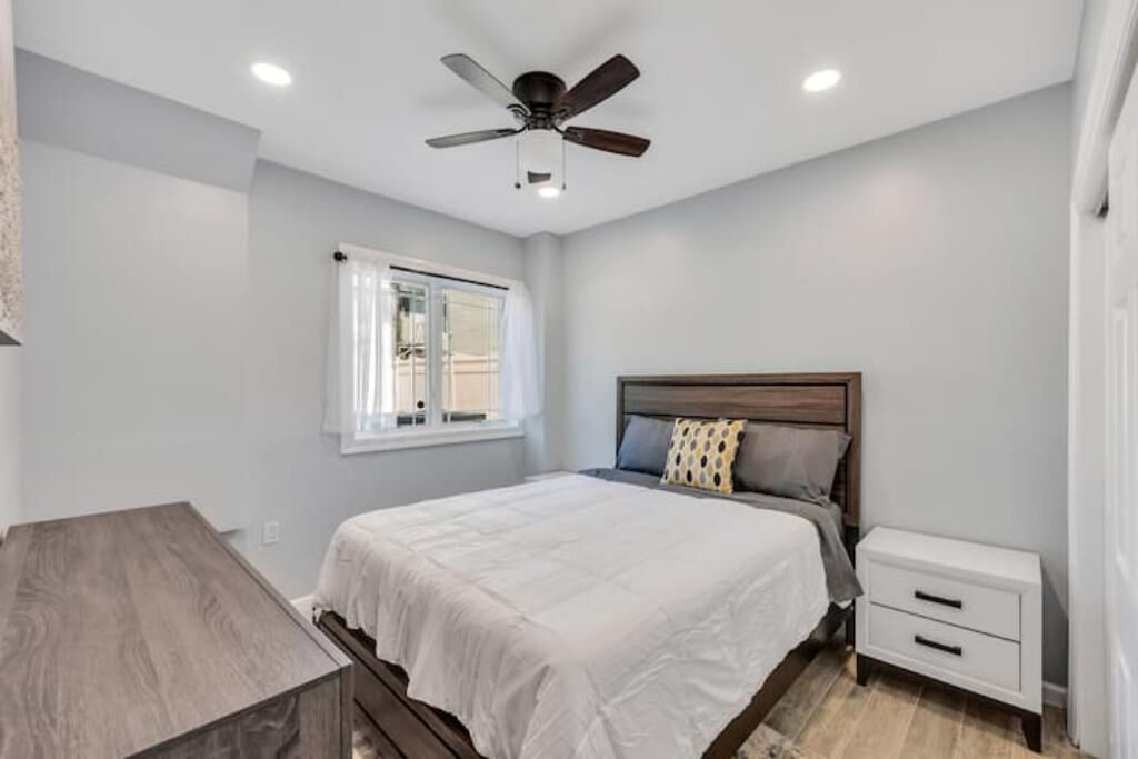 Photo of Bedroom in Alden Manor