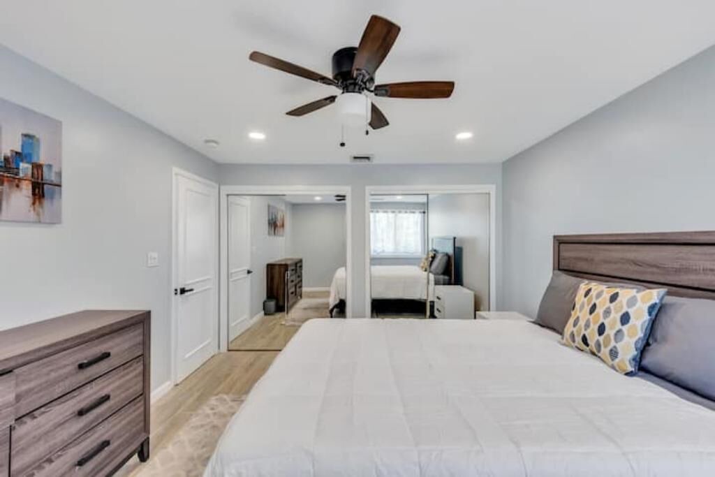 Photo of Bedroom in Alden Manor