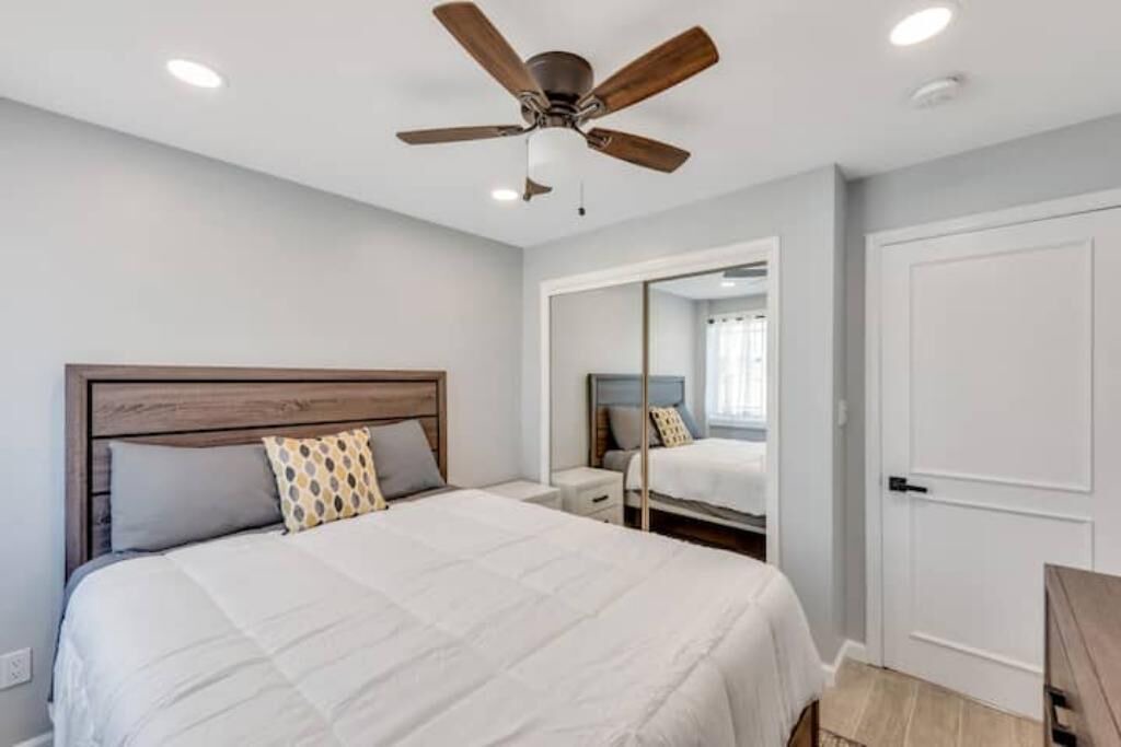 Photo of Bedroom in Alden Manor