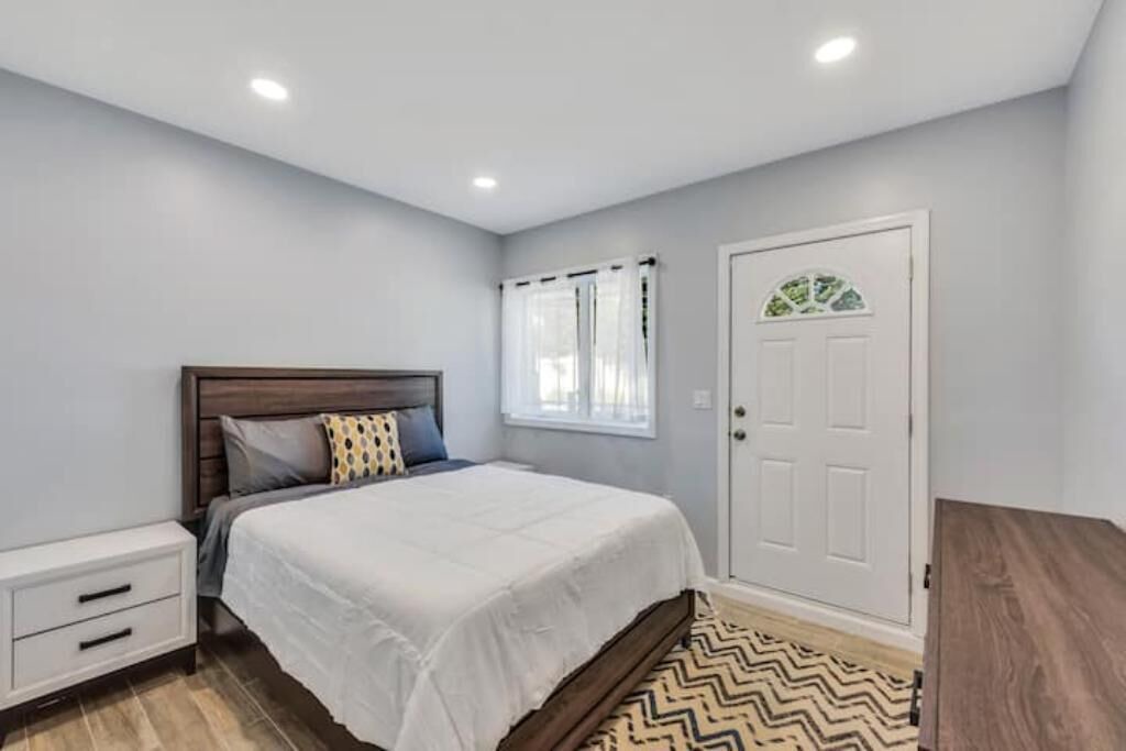 Photo of Bedroom in Alden Manor