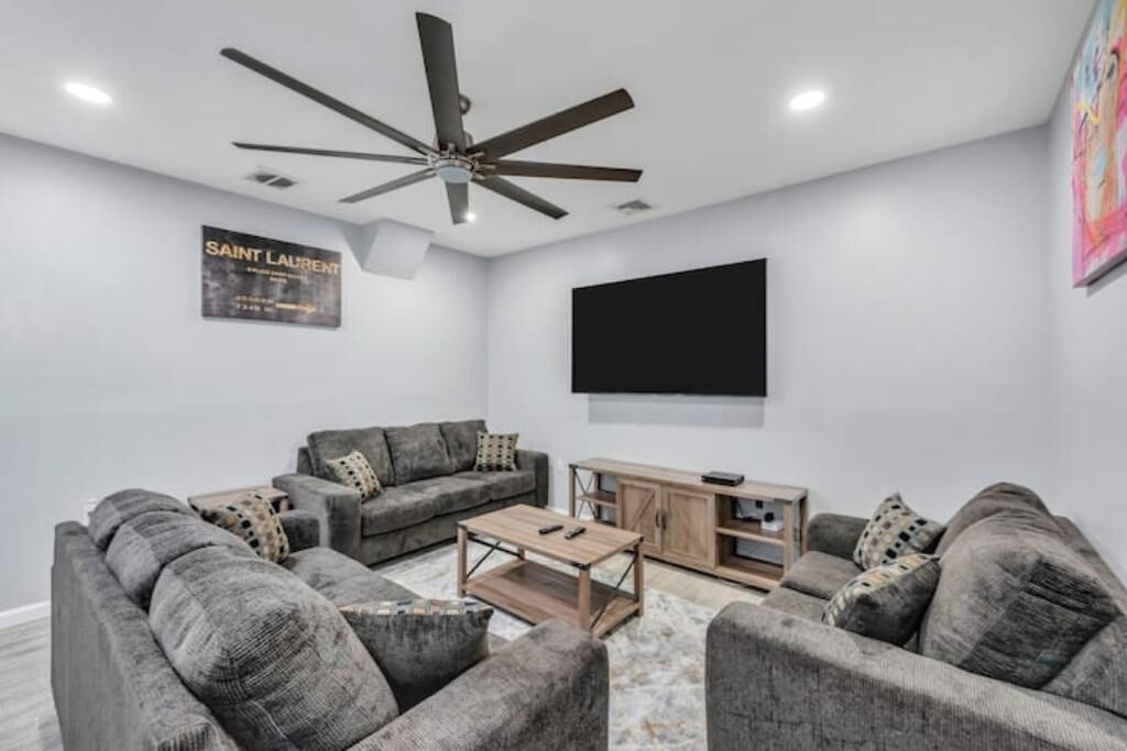 Photo of Livingroom in Alden Manor