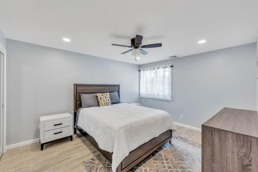 Photo of Bedroom in Alden Manor