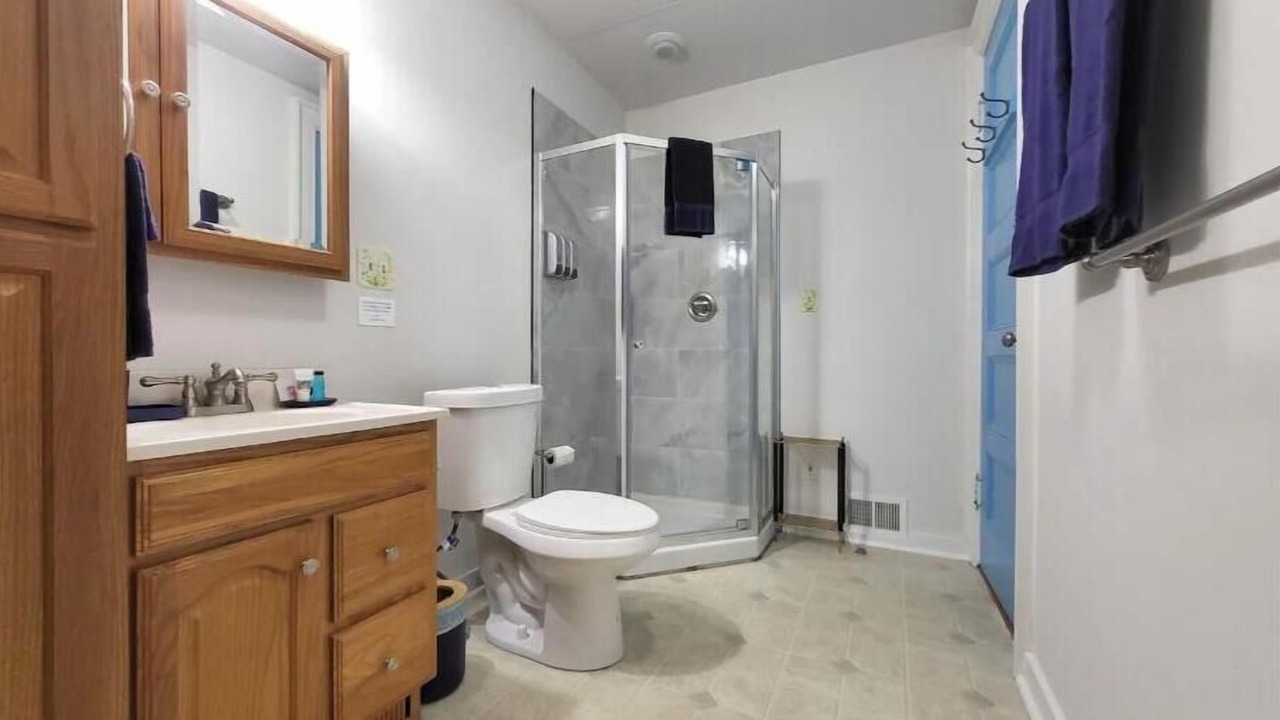 Photo of Bathroom in Downtown Niagara Falls