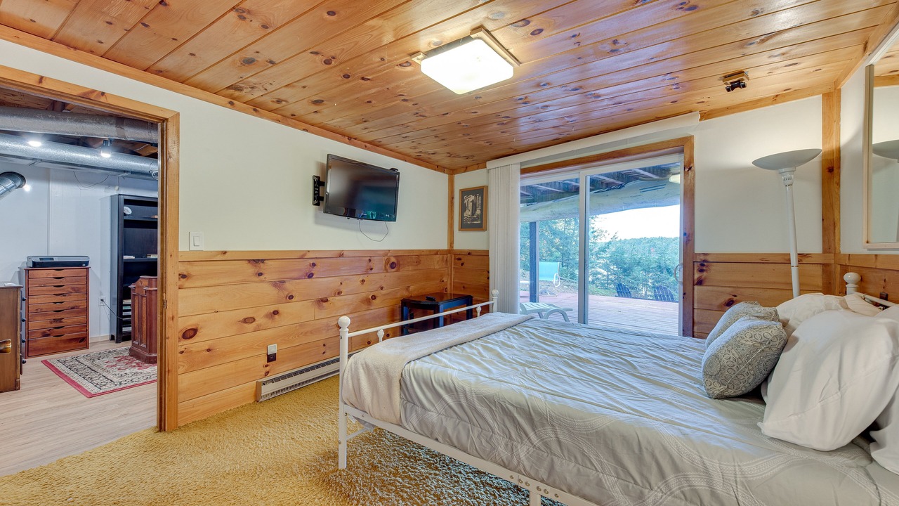 Photo of Bedroom in Lake Arrowhead