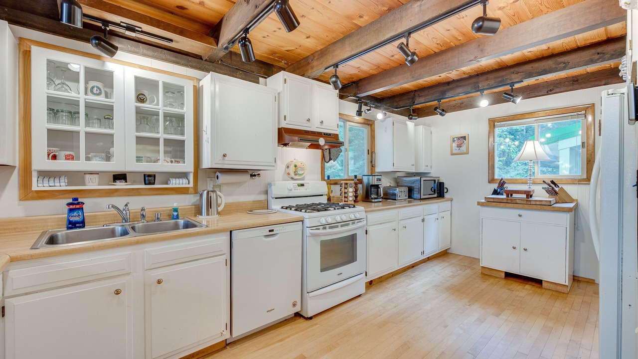 Photo of Kitchen in Lake Arrowhead