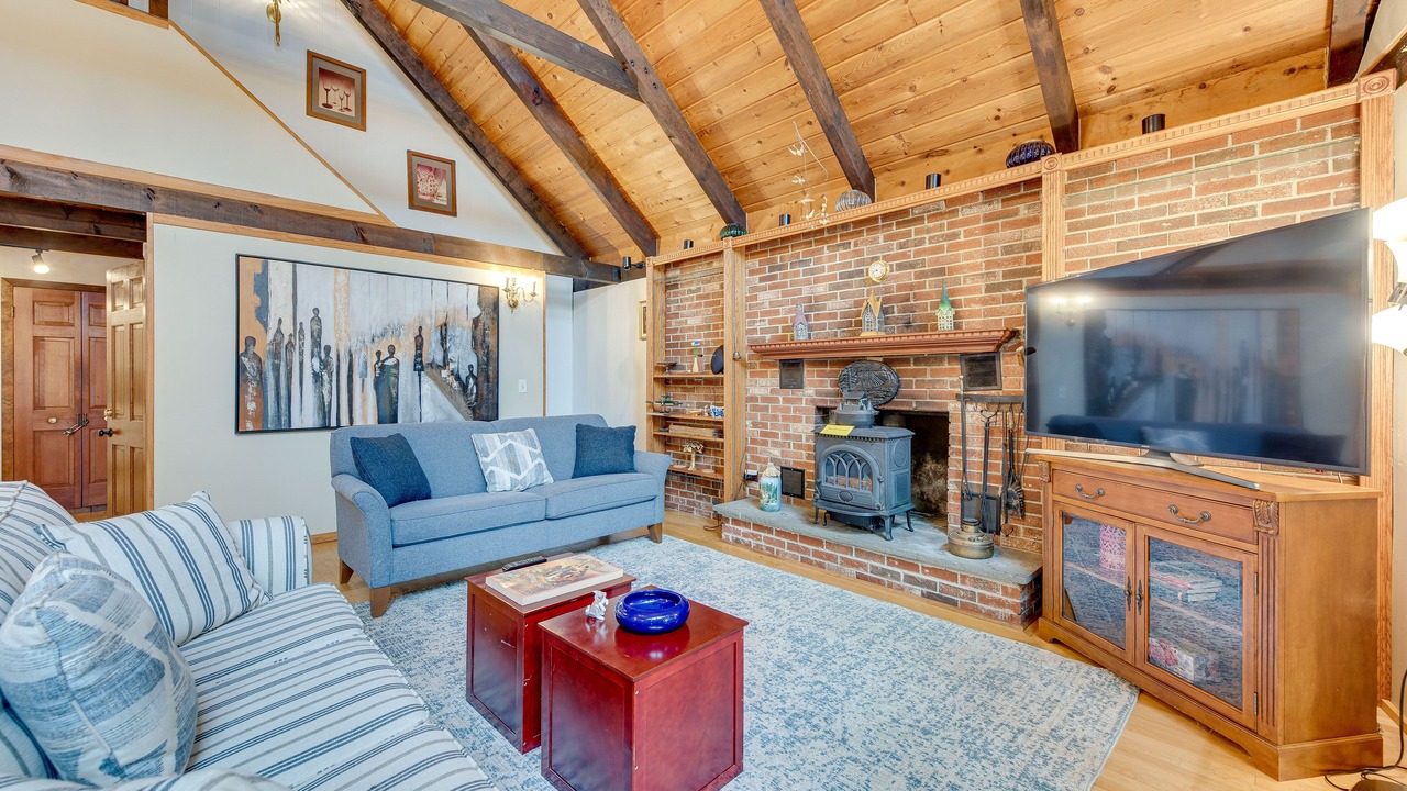 Photo of Bedroom in Lake Arrowhead