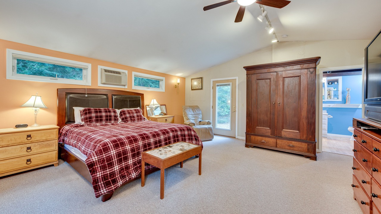 Photo of Bedroom in Lake Arrowhead