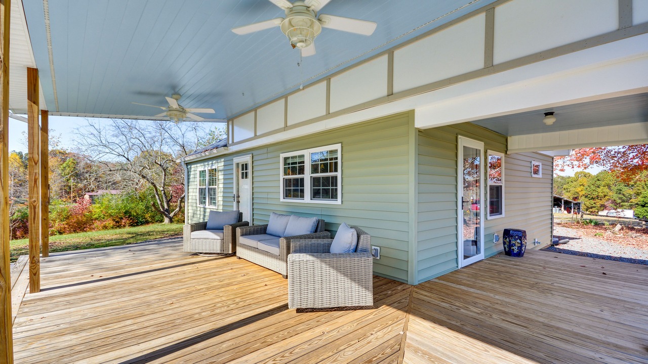 Photo of Patio Balcony in Pilot Mountain