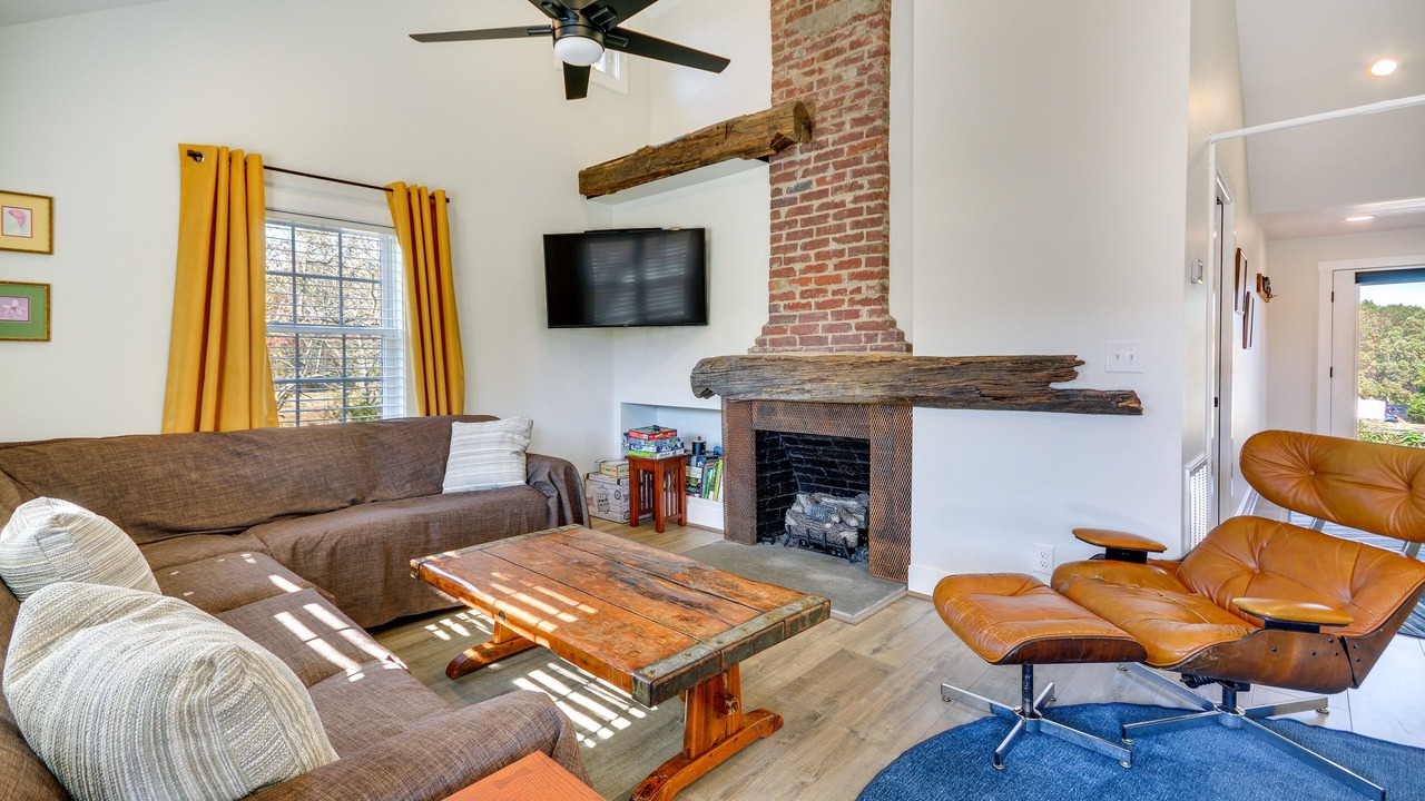 Photo of Livingroom in Pilot Mountain