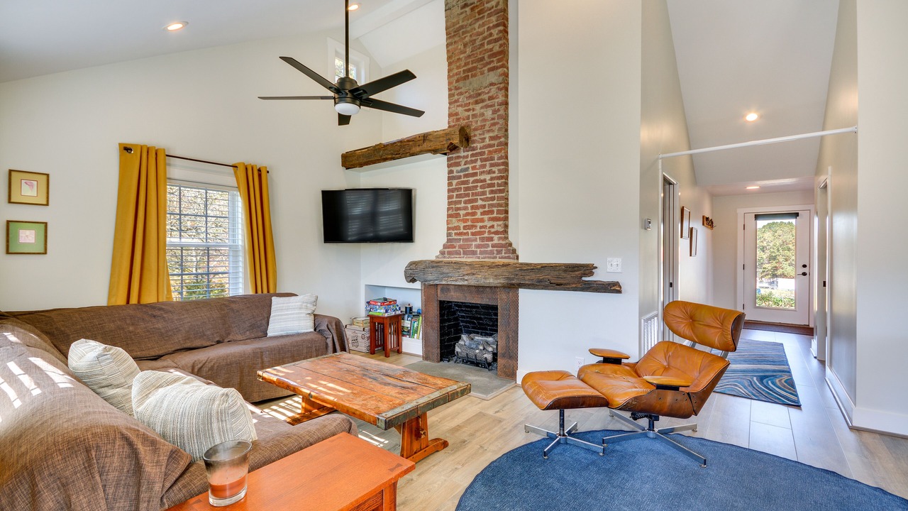 Photo of Livingroom in Pilot Mountain