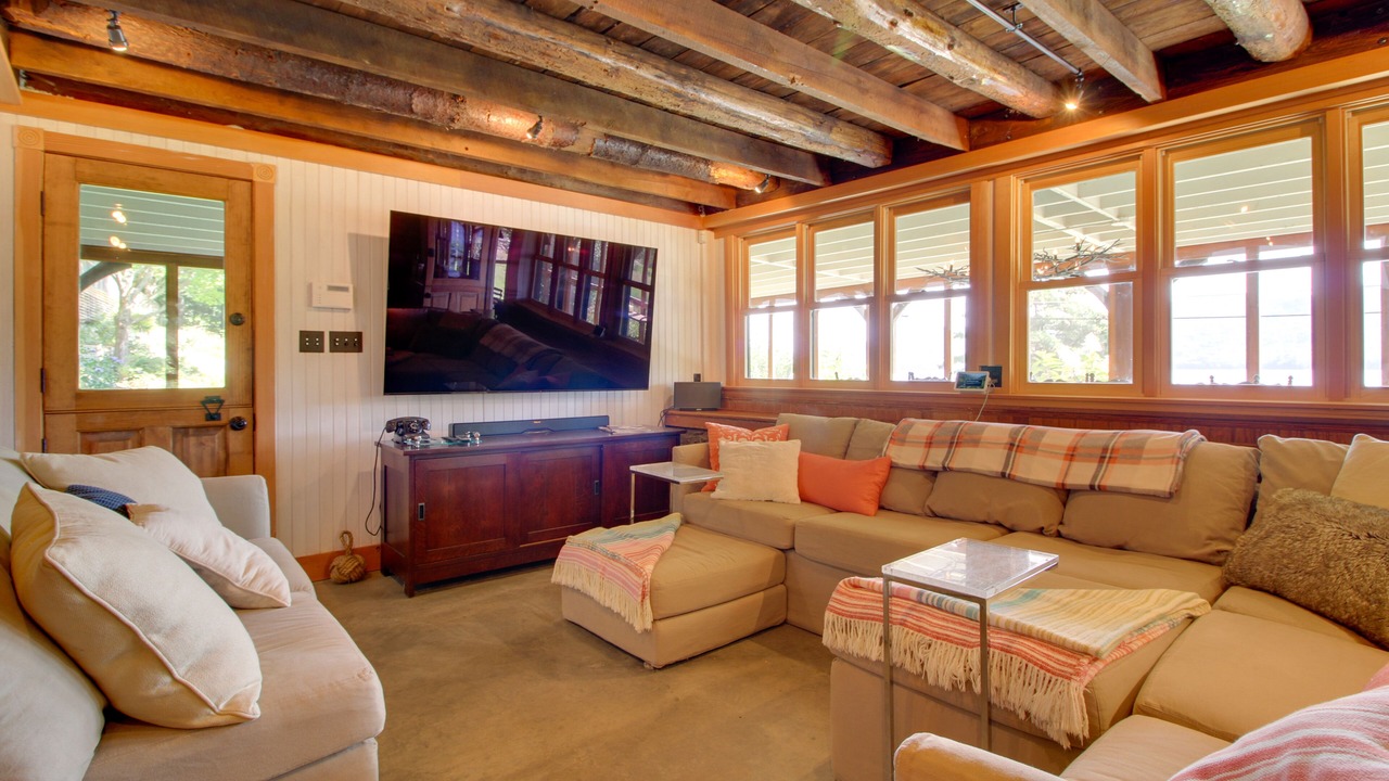 Photo of Livingroom in Silver Bay