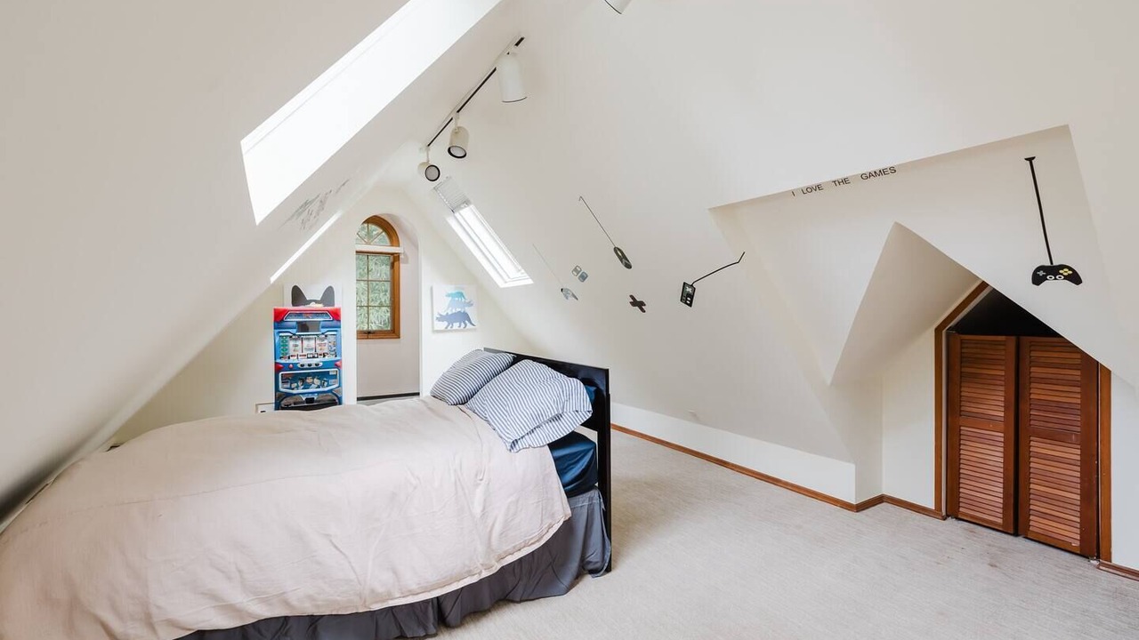 Photo of Bedroom in Glen Head