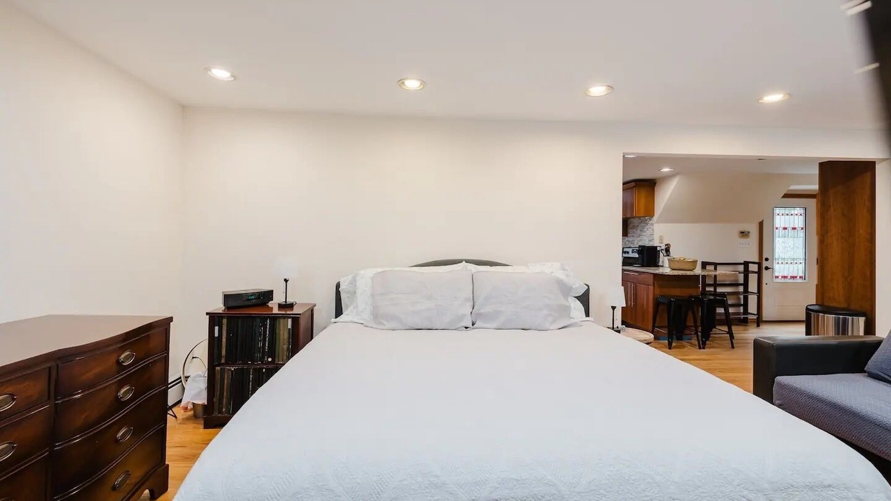 Photo of Bedroom in Glen Head