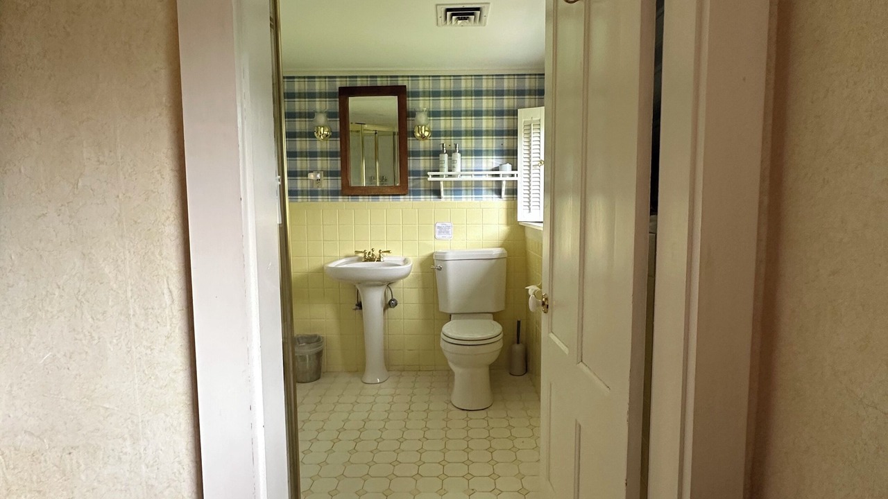 Photo of Bathroom in Warren